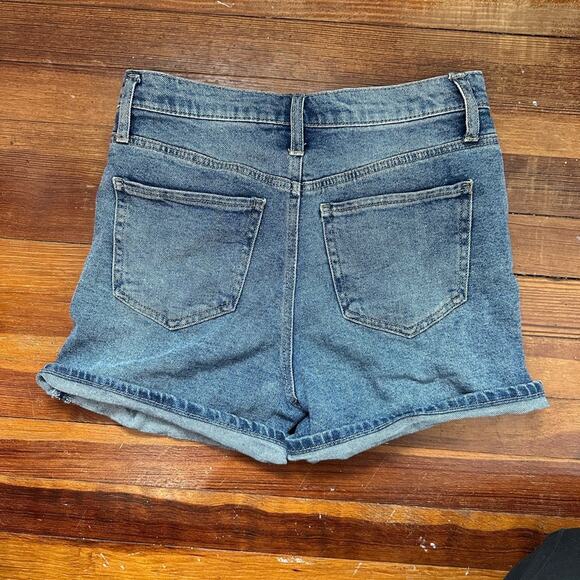 SO Medium Destroy High Rise Mom Shorts, Size 5 - Picture 3 of 5